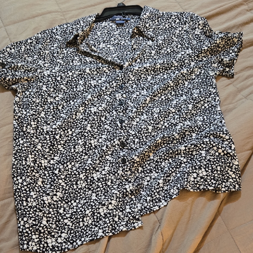 Koret Casual Button Down Shirt Black and White Floral